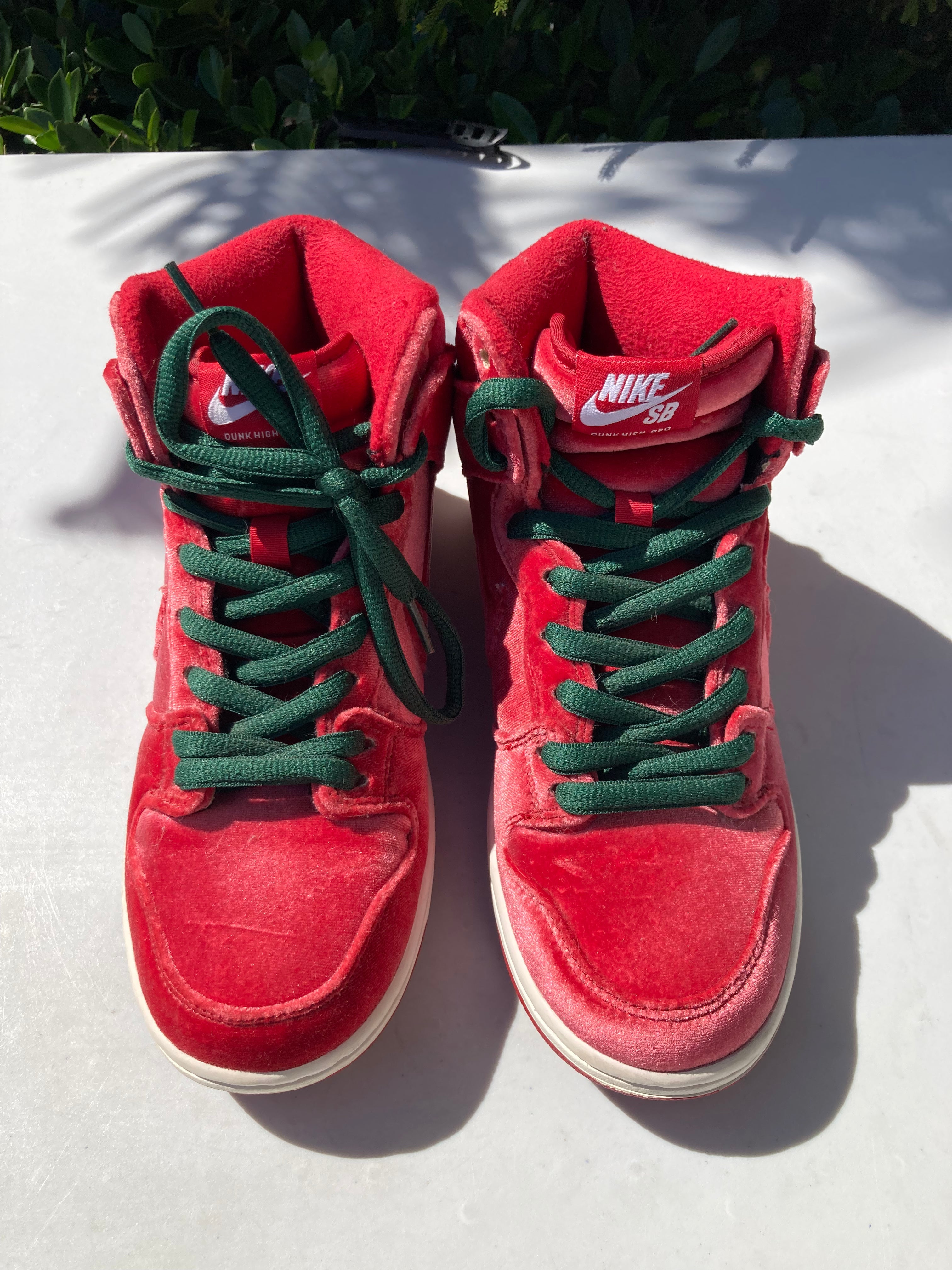 Nike dunk red discount velvet