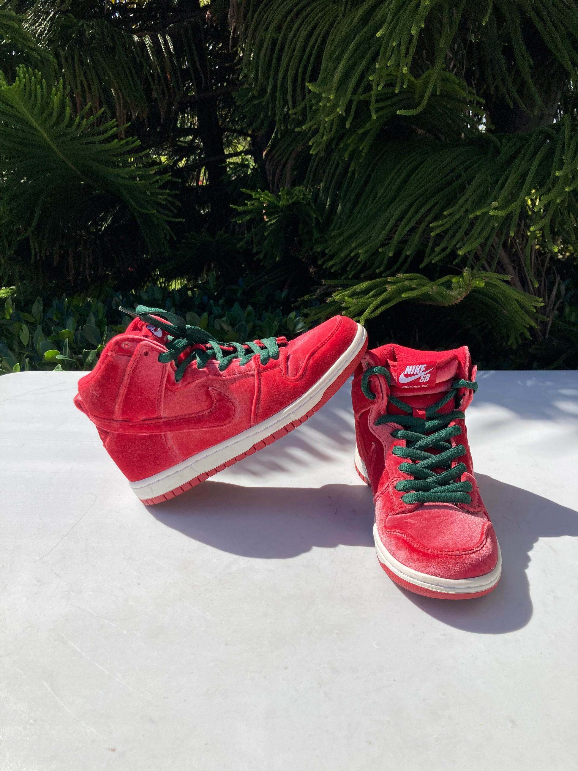 mecanógrafo Significativo auxiliar Nike SB Dunk High Premium Red Velvet (Womens) – EF Cache